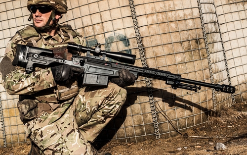 Uy lực súng bắn tỉa AX50 của Anh